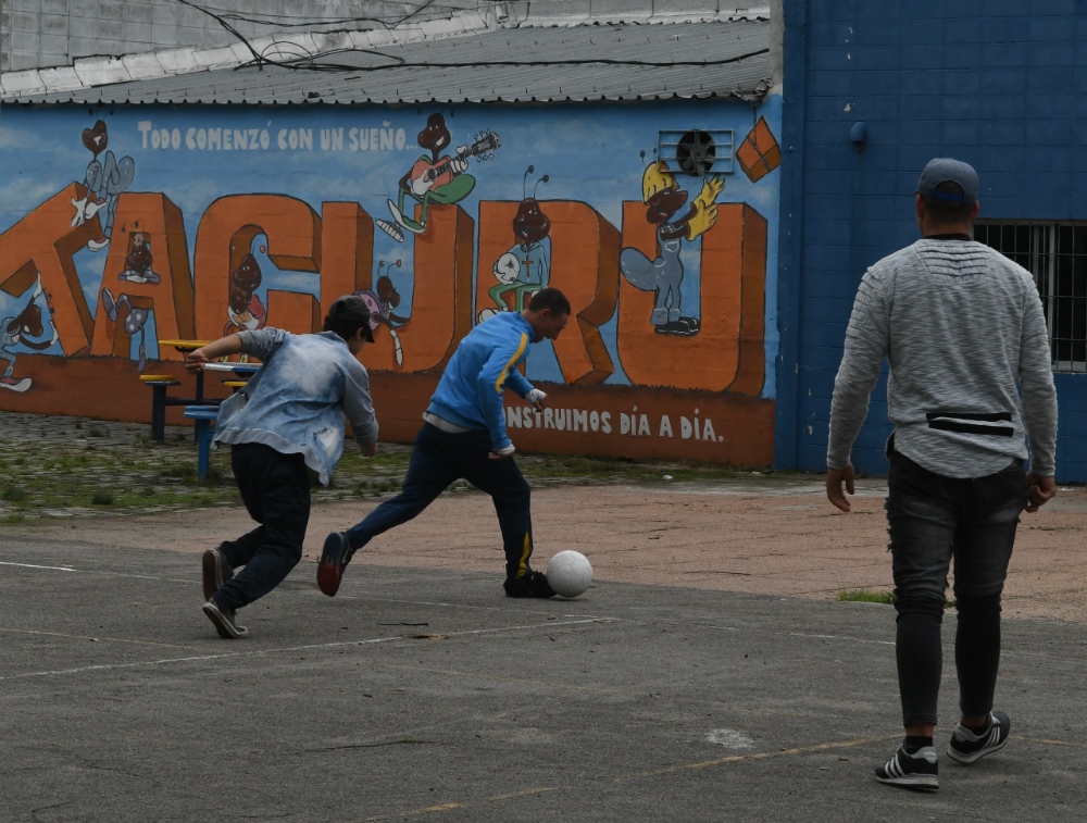 En la cancha. El Movimiento Tacurú fomenta el deporte en varias disciplinas. Foto: Hijo de Rosa Miranda
