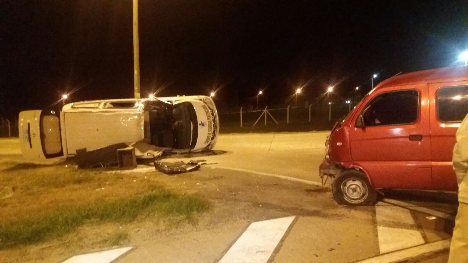 Los policías trasladaban a un recluso cuando chocaron en la ruta. Foto: El País