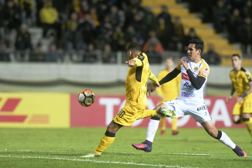 Peñarol vs. The Strongest. Foto: Marcelo Bonjour