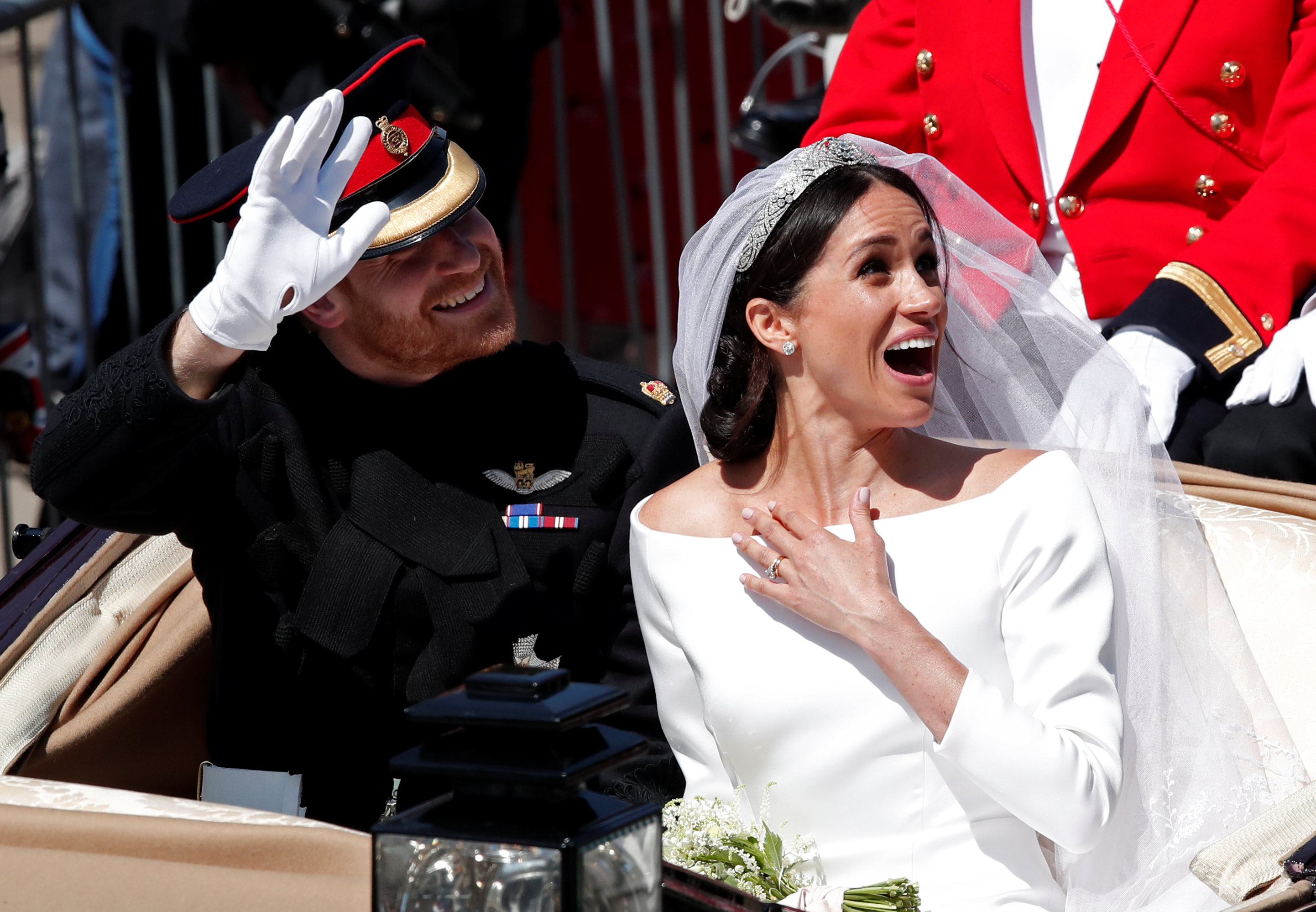 Meghan y Harry ya distendidos recorren Windsor. Foto: Reuters