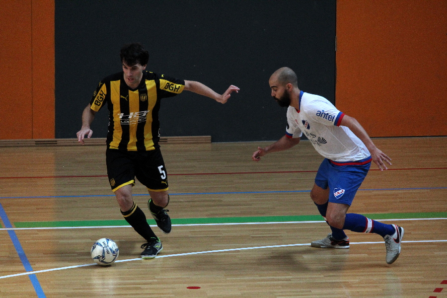 El clásico del futsal. Peñarol y Nacional empataron. Foto: Matías Pérez