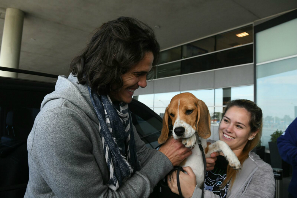 Edinson Cavani en su arribo a Uruguay