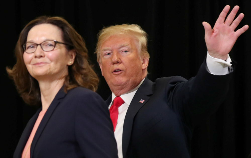 Respaldo: Trump asistió ayer a la asunción de Gina Haspel. Foto: Reuters
