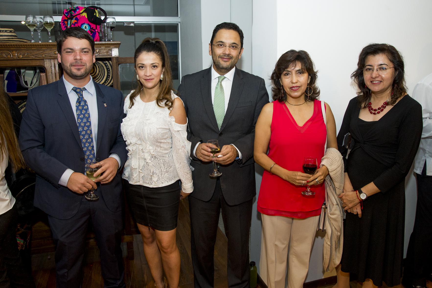 Pablo Selamé, María Angélica García, Oscar Gallegos, Jenny Encinas, Silvia Espindola.