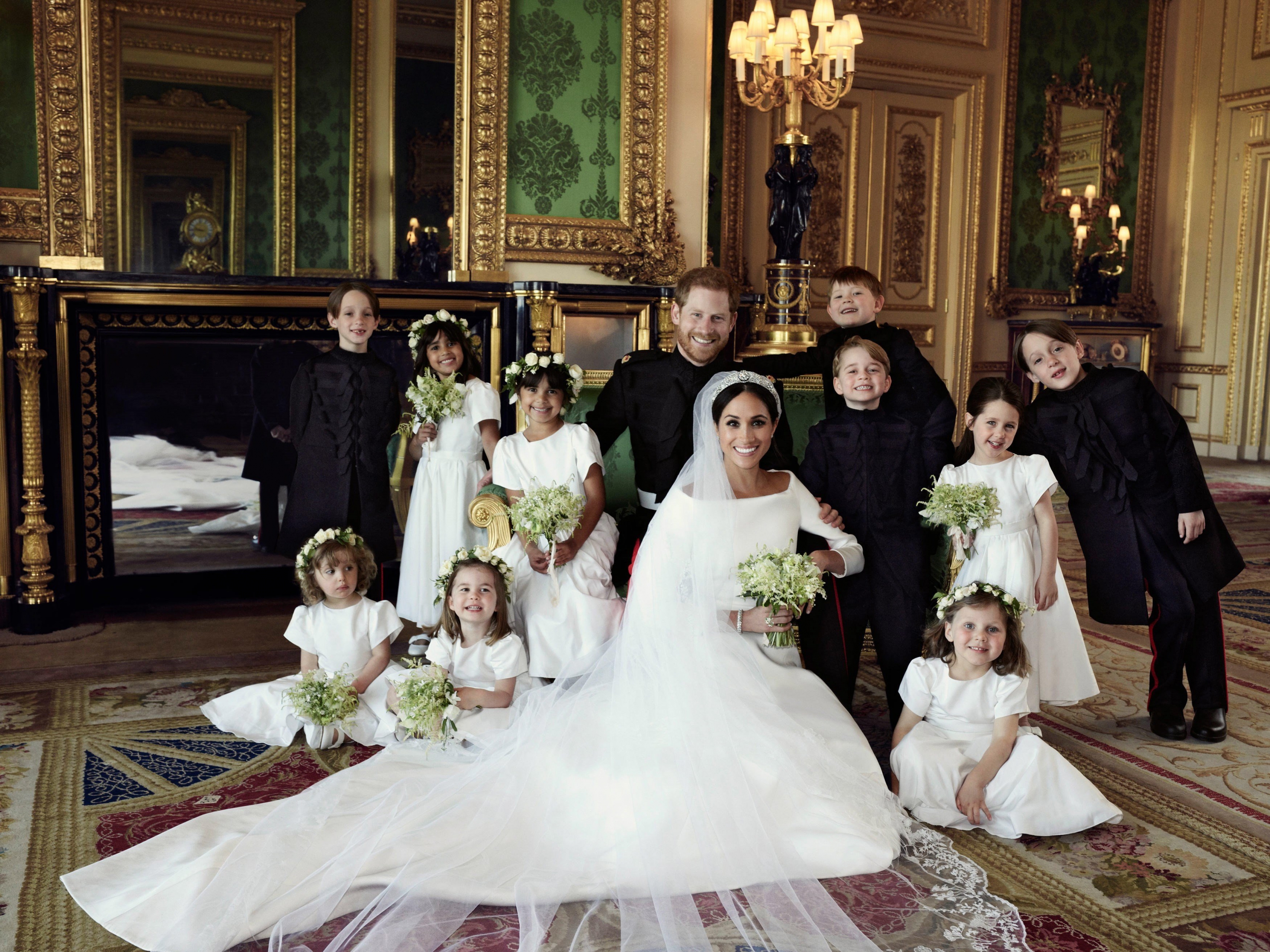 Enrique y Meghan junto a sus familias. Foto: EFE