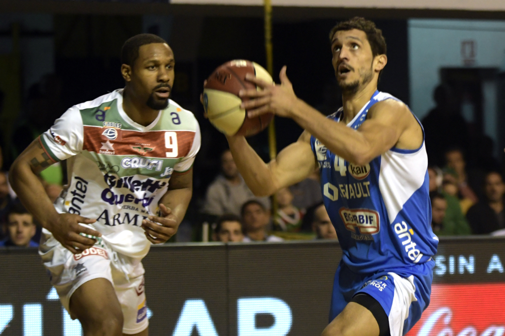 Jeremis Smith y Marcos Cabot en la final de Aguada vs. Malvín. Foto: Gerardo Pérez