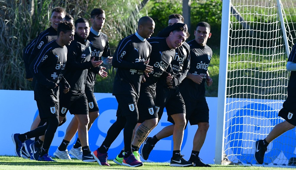 El entrenamiento de la selección uruguaya en el Complejo Celeste. Foto: Nicolás Pereyra