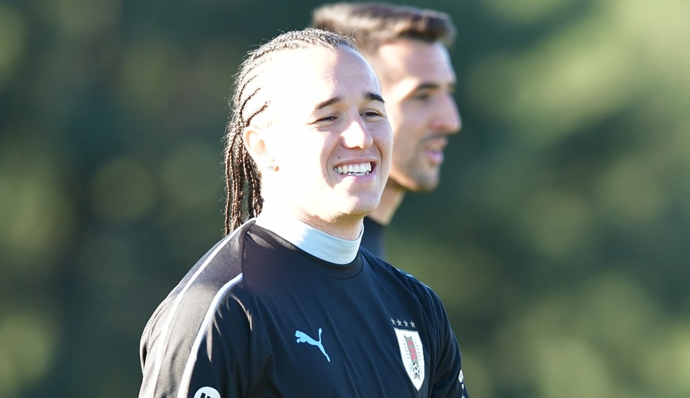Diego Laxalt en el entrenamiento de la selección uruguaya en el Complejo Celeste. Foto: Nicolás Pereyra