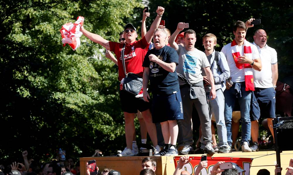 Los hinchas de Liverpool y Real Madrid le dan color a la previa en Kiev. Fotos: AFP - Reuters.