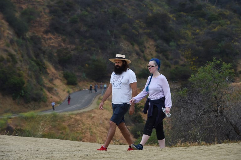 Los paseadores de humanos son un hecho en Los Ángeles. Foto: AFP