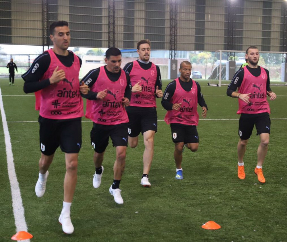 Trabajando con entusiasmo en la cancha techada