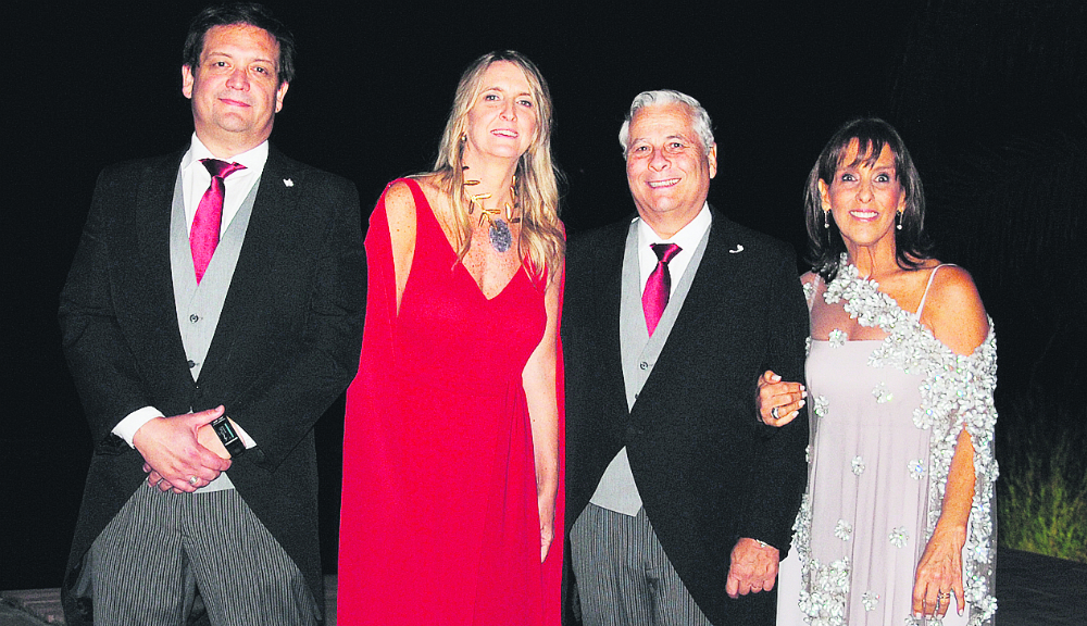 Los padrinos Marcelo Robuschi, María Trucco, Rafael Hermida, Isabel Muxi. Foto: Sofía Orellano