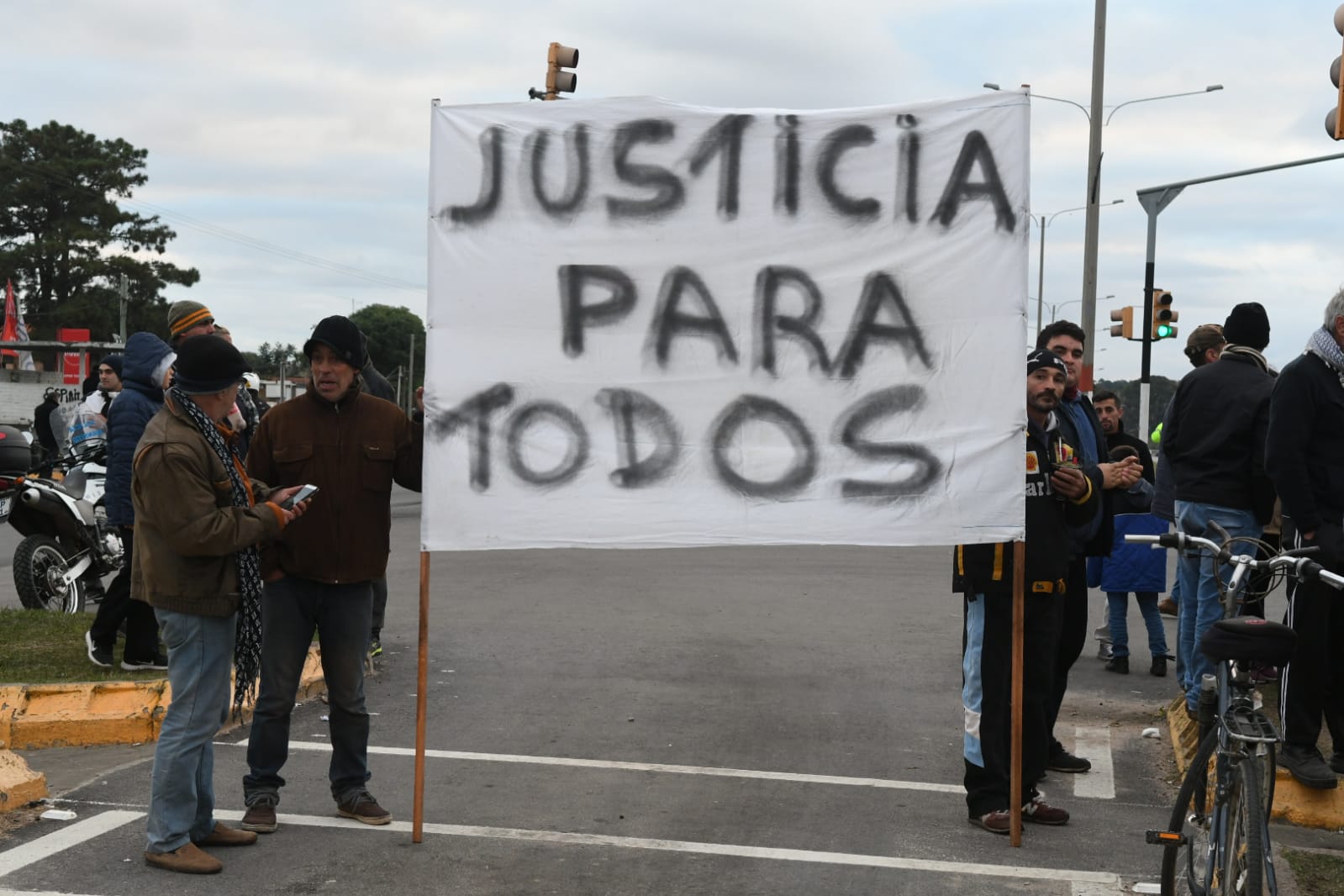 Protestas de vecinos en Pinamar. Foto: Ariel Colmegna