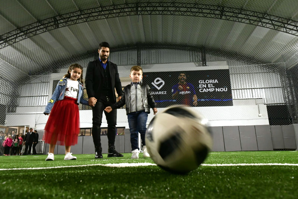 Luis Suárez inauguró su complejo deportivo. Foto: Fernando Ponzetto / El País