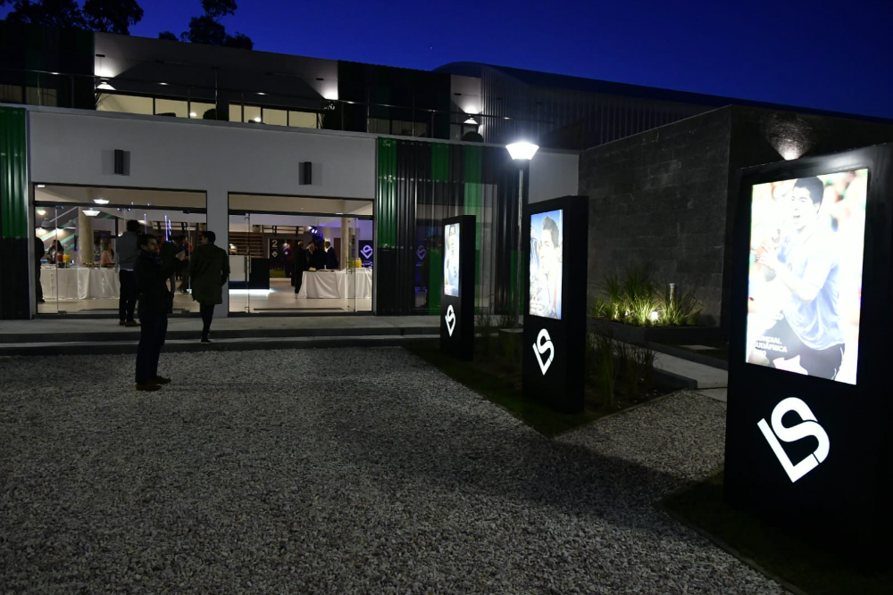 Luis Suárez inauguró su complejo deportivo. Foto: Fernando Ponzetto / El País