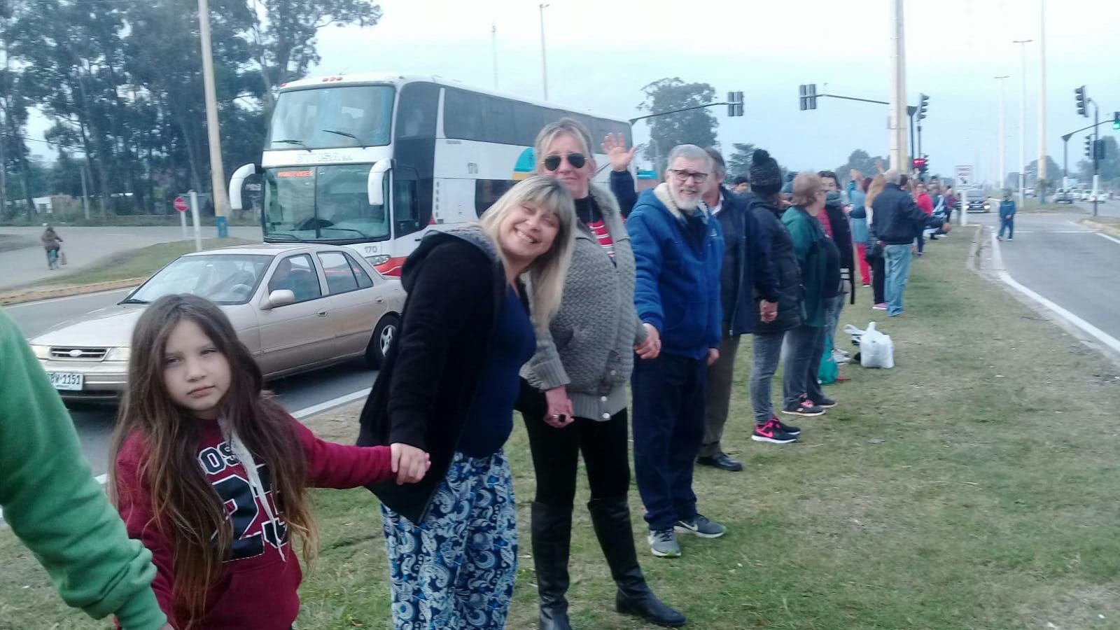 Vecinos realizaron ayer una cadena humana en Canelones