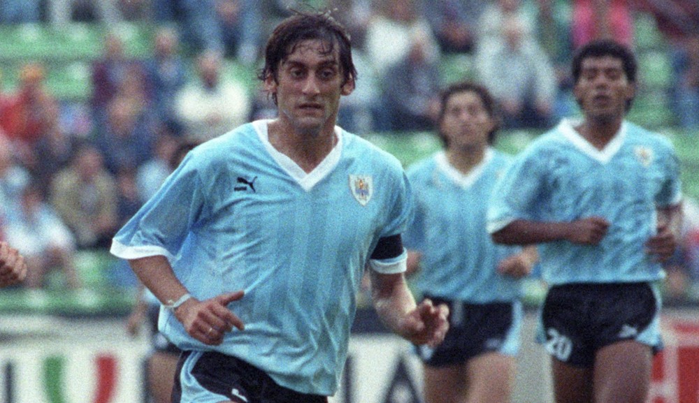 La camiseta de Uruguay a lo largo de la historia. Foto: Archivo El País