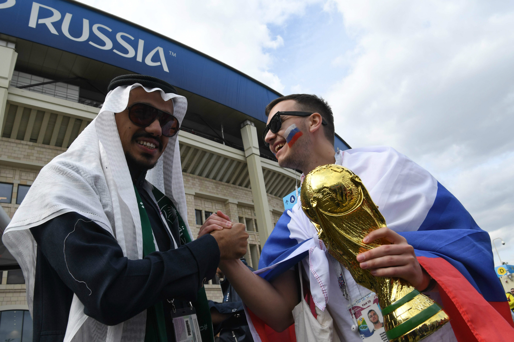 Hinchas arriban al Estadio Luzhniki. Foto: AFP.