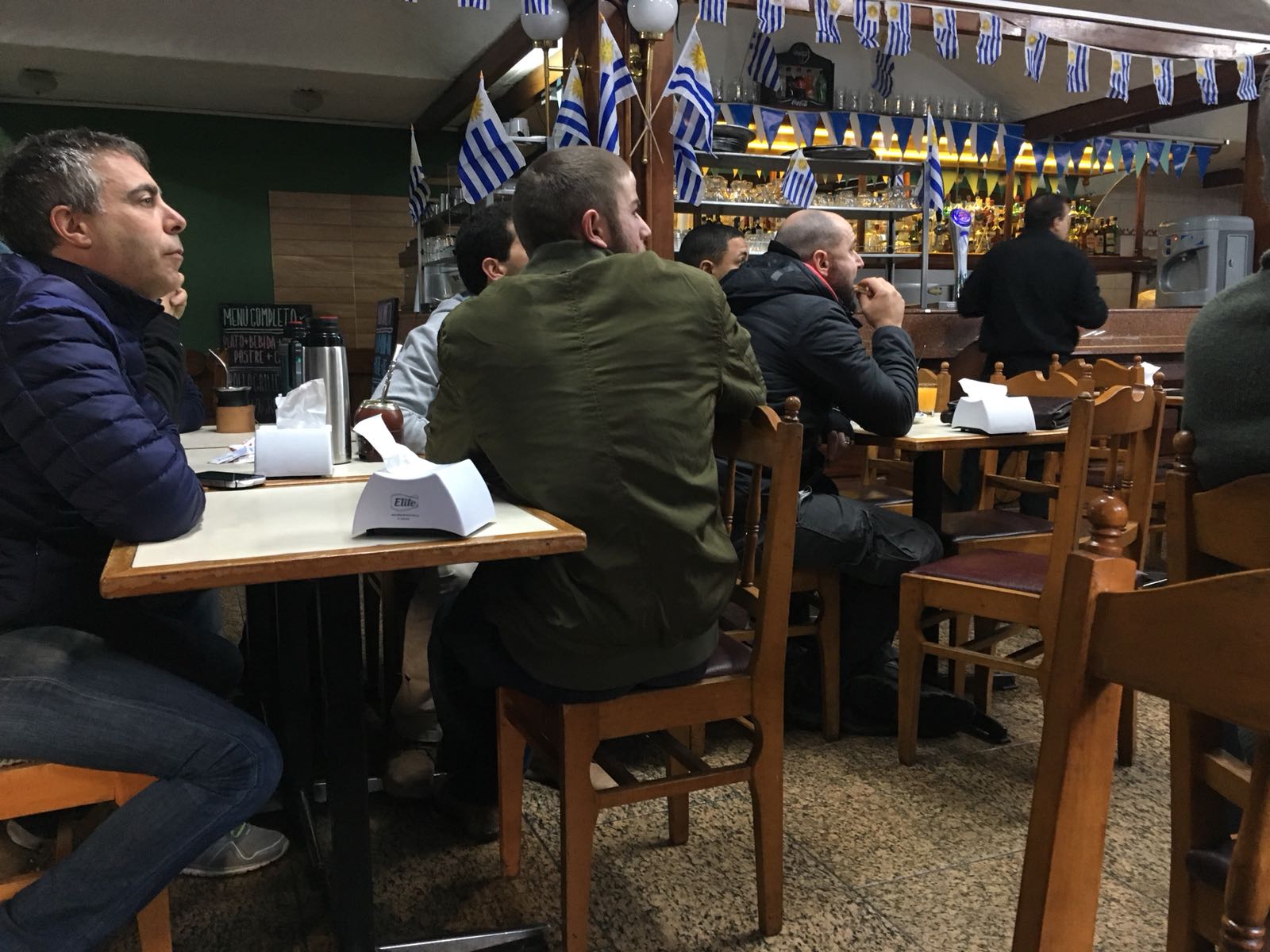 Así viven los hinchas el partido ante Egipto en Montevideo.Foto: Mariel Varela