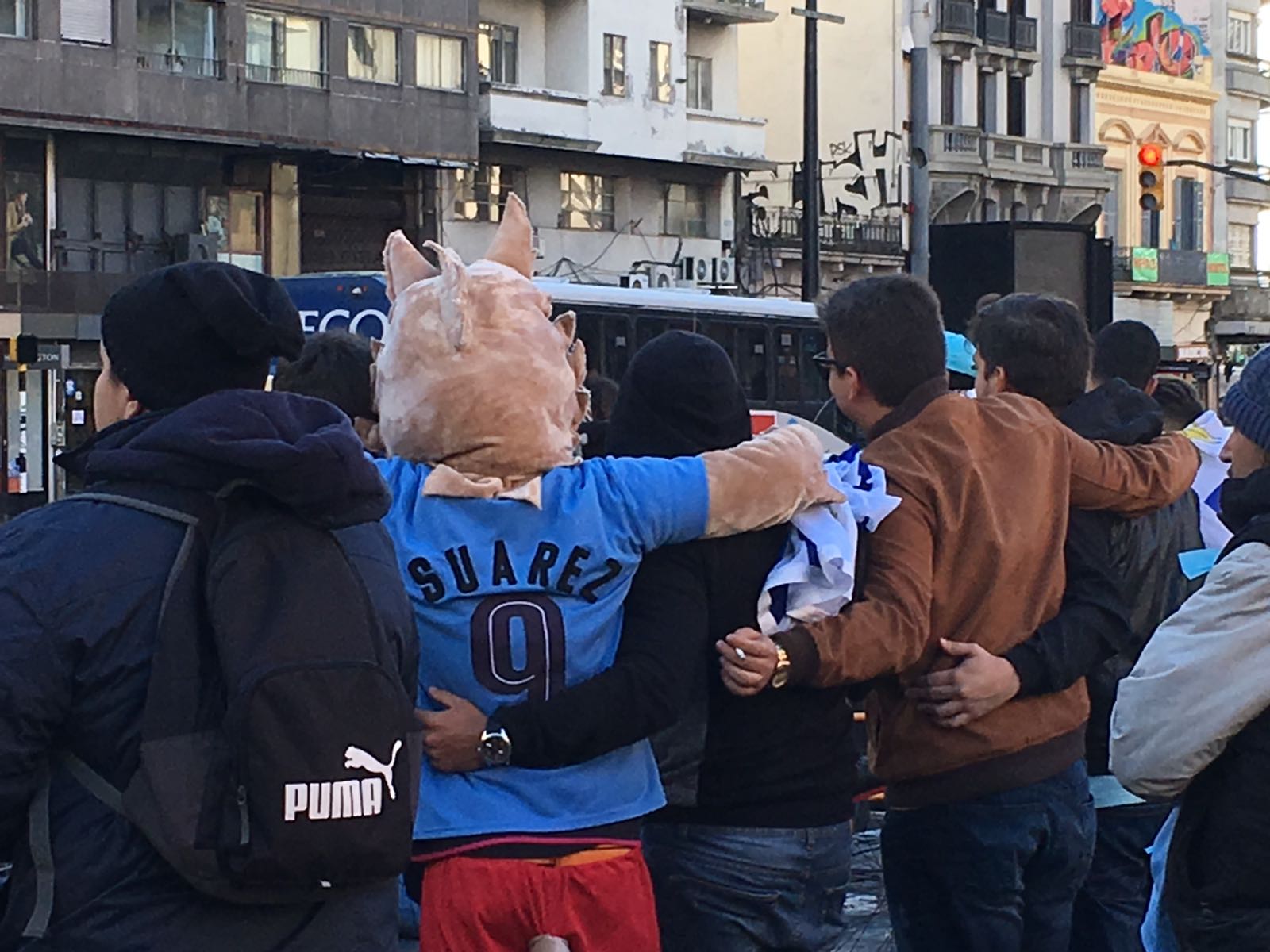 Así viven los hinchas el partido ante Egipto en Montevideo. Foto: Mariel Varela