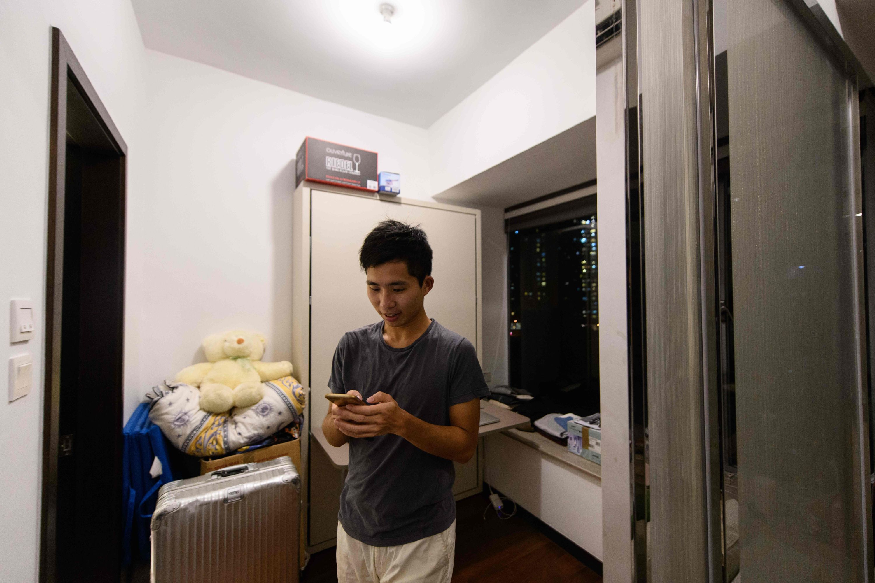 Los dormitorios pequeños de los jóvenes de Hong Kong. Foto: AFP