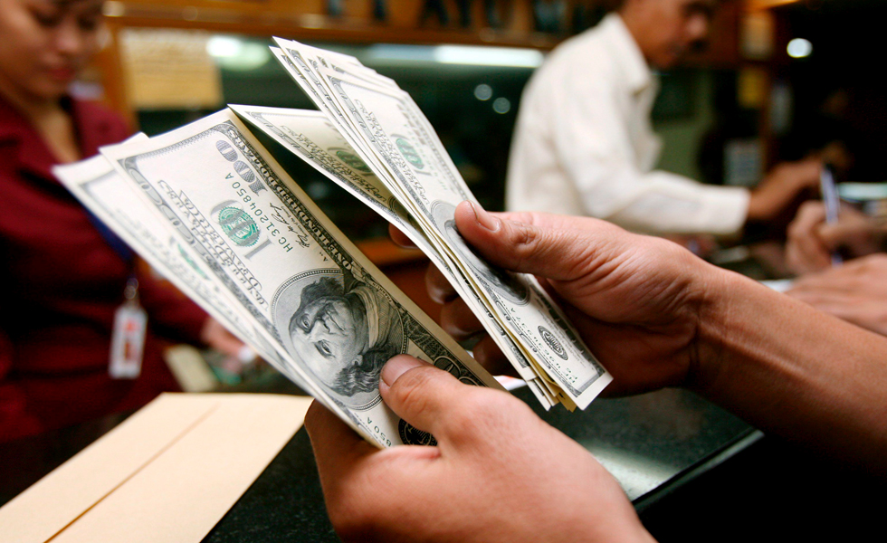 Bancos y consultores elevaron en $ 1,30 la estimación del dólar para fin de año. Foto: EFE