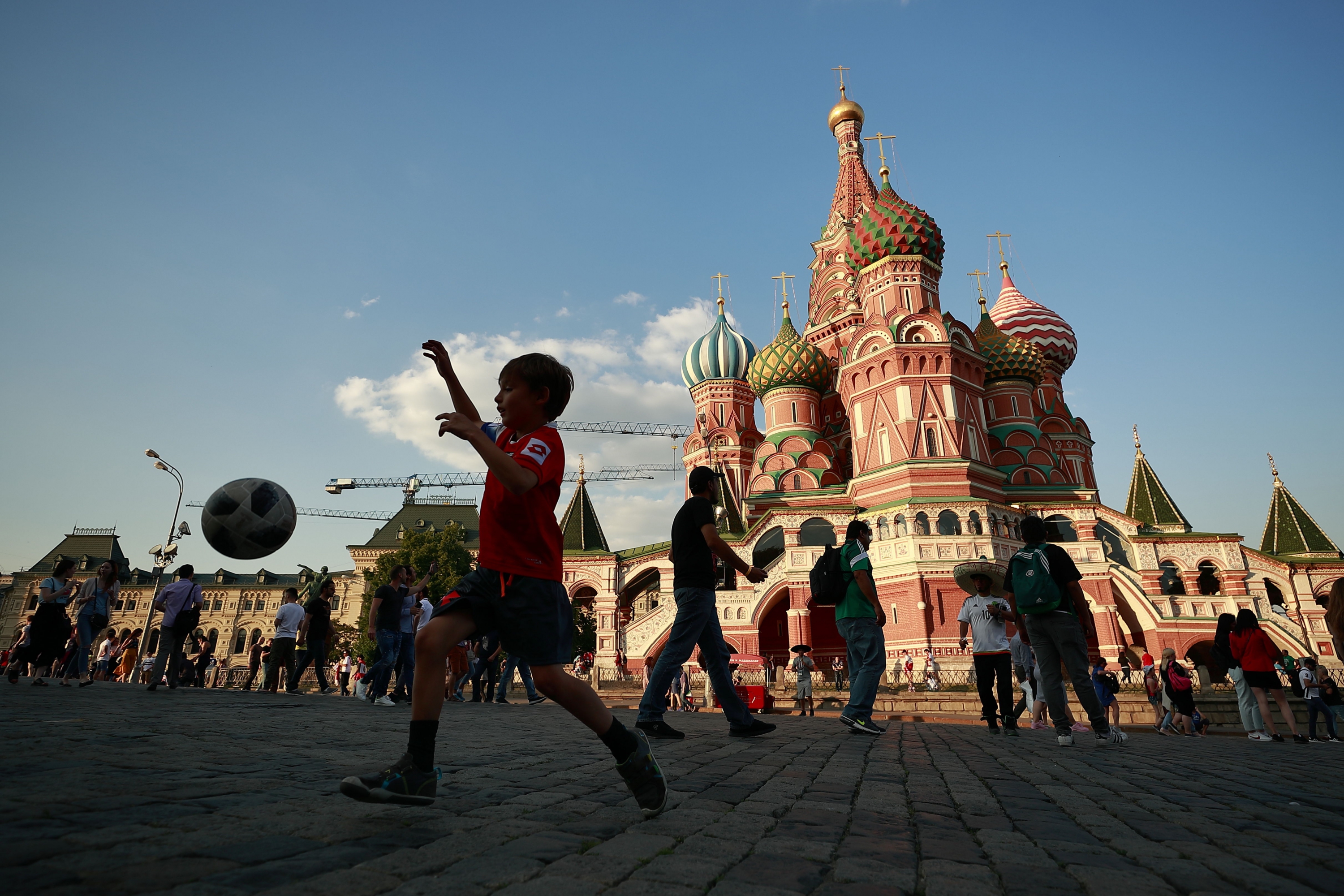 La inauguración del "Parque del Fútbol" en la Plaza Roja de Moscú. Foto: EFE.