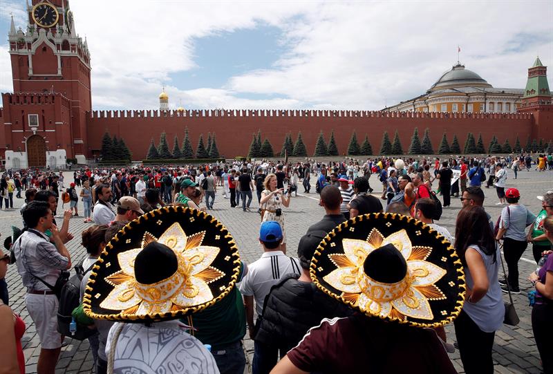 La inauguración del "Parque del Fútbol" en la Plaza Roja de Moscú. Foto: EFE.