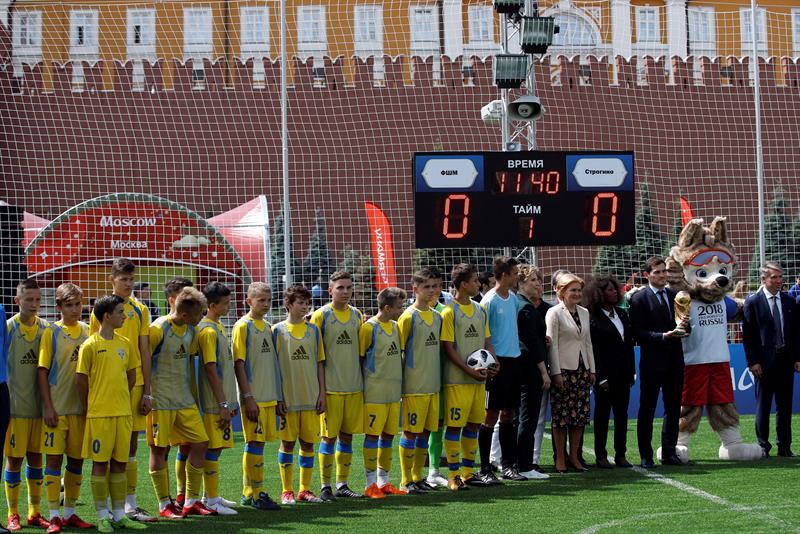 La inauguración del "Parque del Fútbol" en la Plaza Roja de Moscú. Foto: EFE.