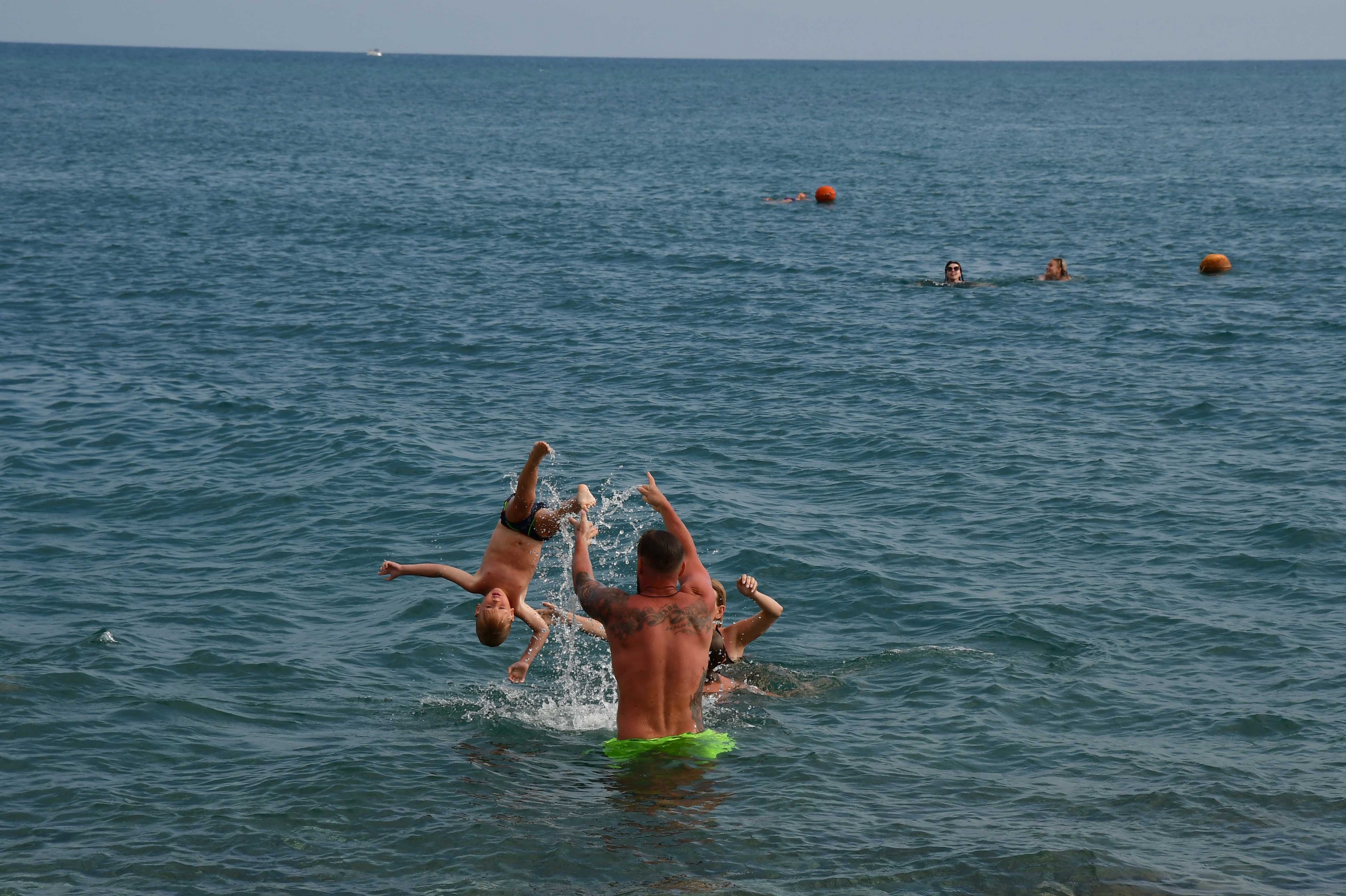 Diversión en las aguas de Sochi. Foto: Nicolás Pereyra