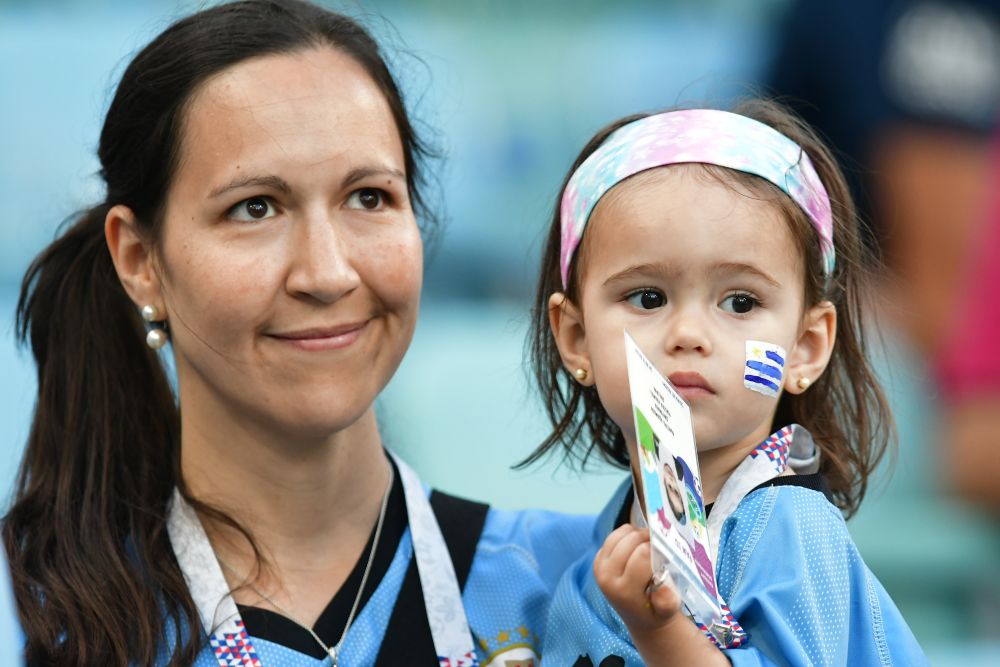 Hinchas hacen el aguante en el Estadio Olímpico de Fisht. Foto: N. Pereyra