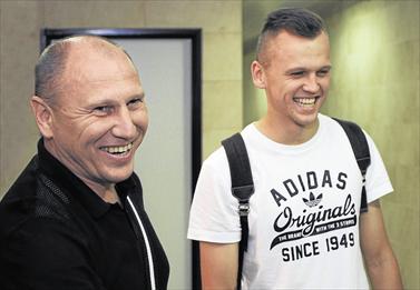 Padre e hijo, Dmitri y Denis Cheryshev. Foto: Francisco Poyato.