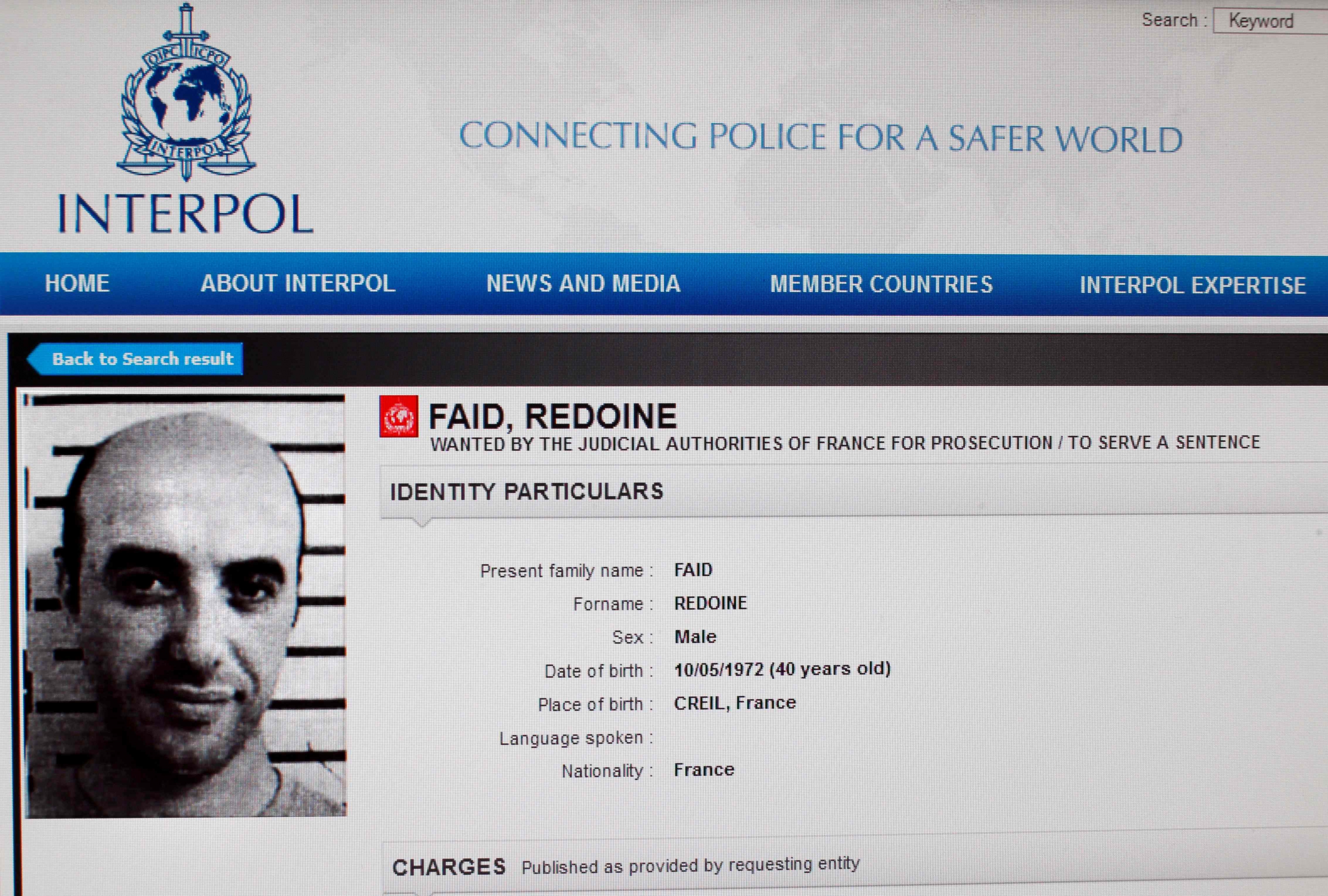 Foto sacada en abril de 2013 que muestra el sitio de Interpol donde se informa de la situación de Redoine Faid.