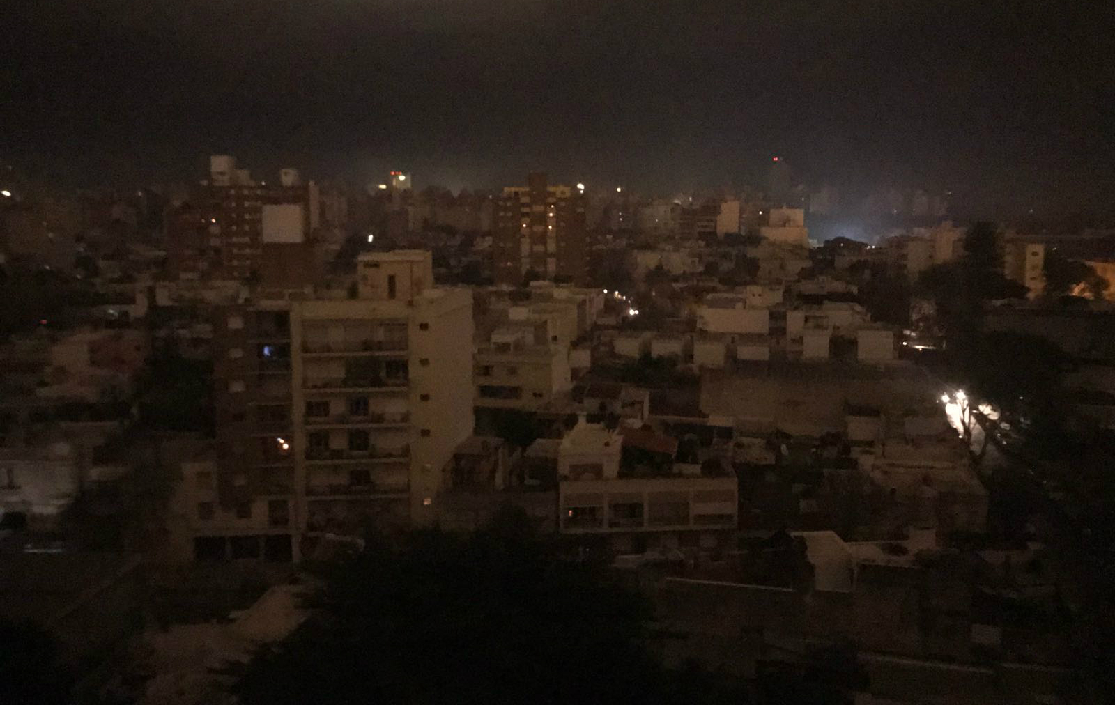 Pocitos sin luz por incendio en subestación de UTE. Foto: María Clara Melgar