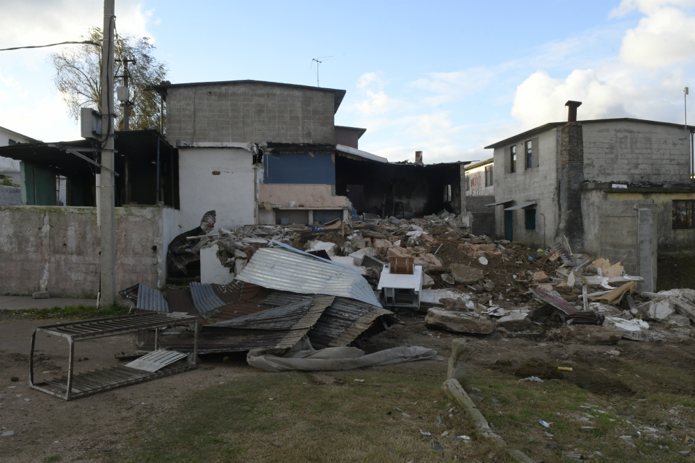 Comenzaron las tareas de demolición de parte del complejo "Los Palomares". Foto: Marcelo Bonjour