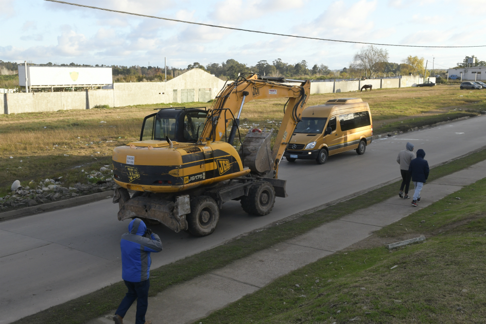 Comenzaron las tareas de demolición de parte del complejo "Los Palomares". Foto: Marcelo Bonjour
