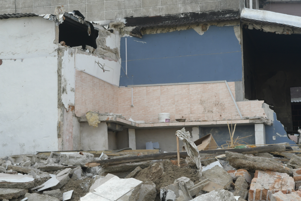 Comenzaron las tareas de demolición de parte del complejo "Los Palomares". Foto: Marcelo Bonjour