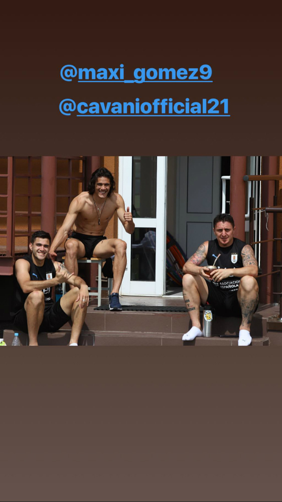 Cristian Rodríguez junto a Cavani y Maxi Gómez. Foto: @cristiancebollarodriguez / Instagram.