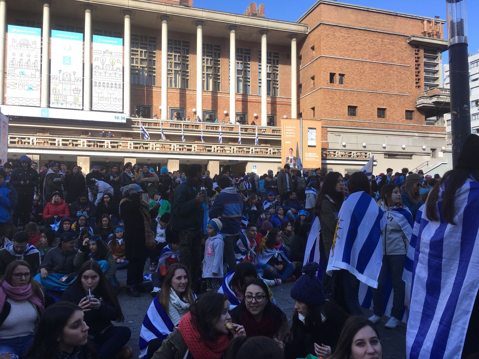 Uruguay Francia desde la explanada de la IMM. Foto: El País