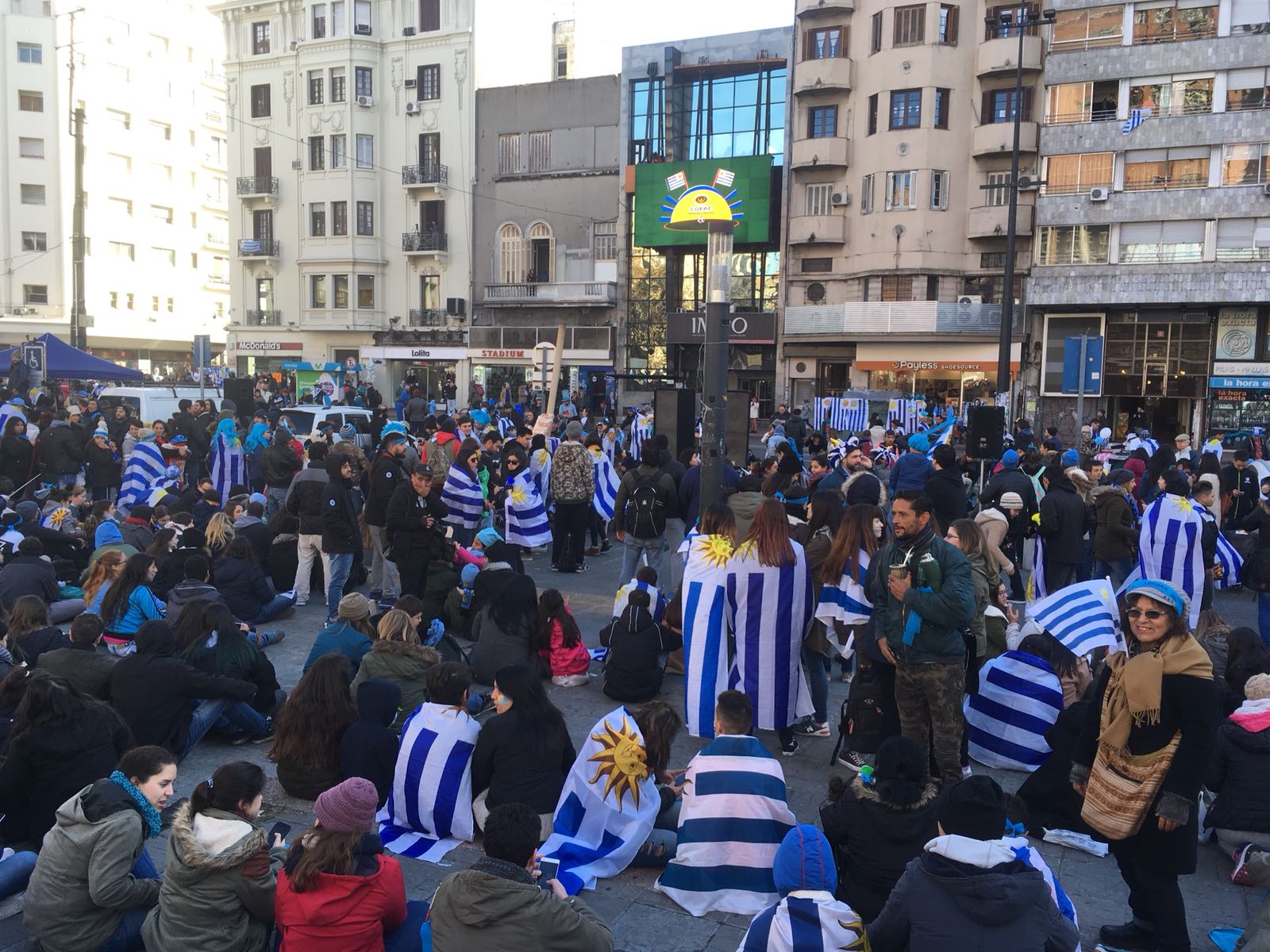 Uruguay Francia desde la explanada de la IMM. Foto: El País