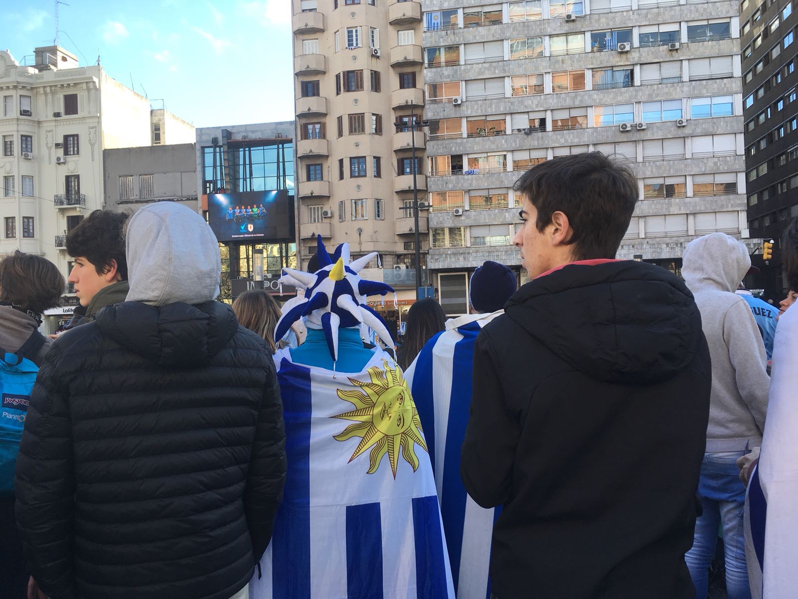 Uruguay Francia desde la explanada de la IMM. Foto: El País