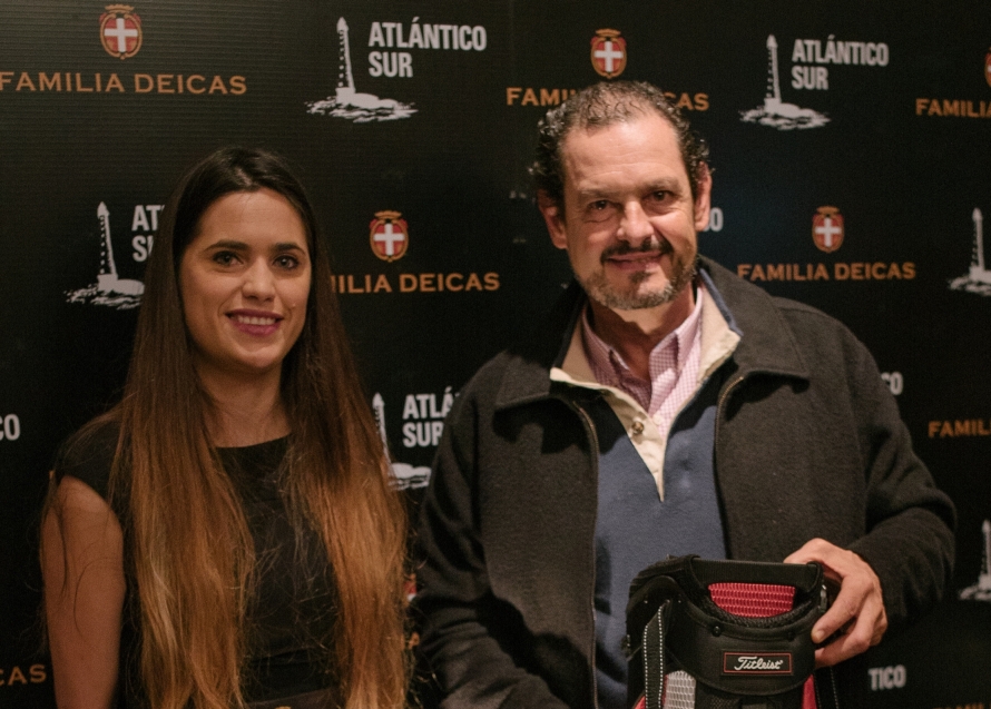 Alvaro Martínez resultó ganador de una bolsa de golf del torneo.