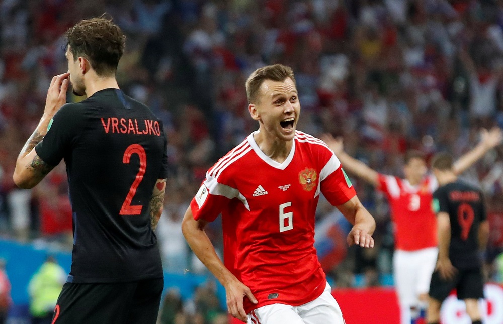 Sime Vrsaljko y Denis Cheryshev en el Rusia vs. Croacia. Foto: AFP