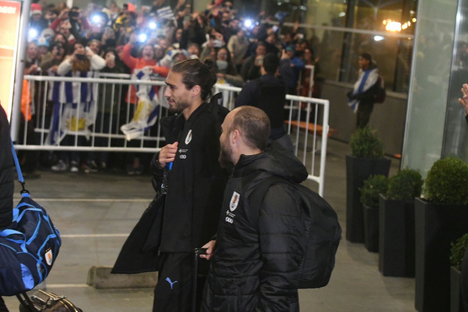 La llegada de los jugadores de la selección de Uruguay al aeropuerto de Carrasco. Foto: Francisco Flores
