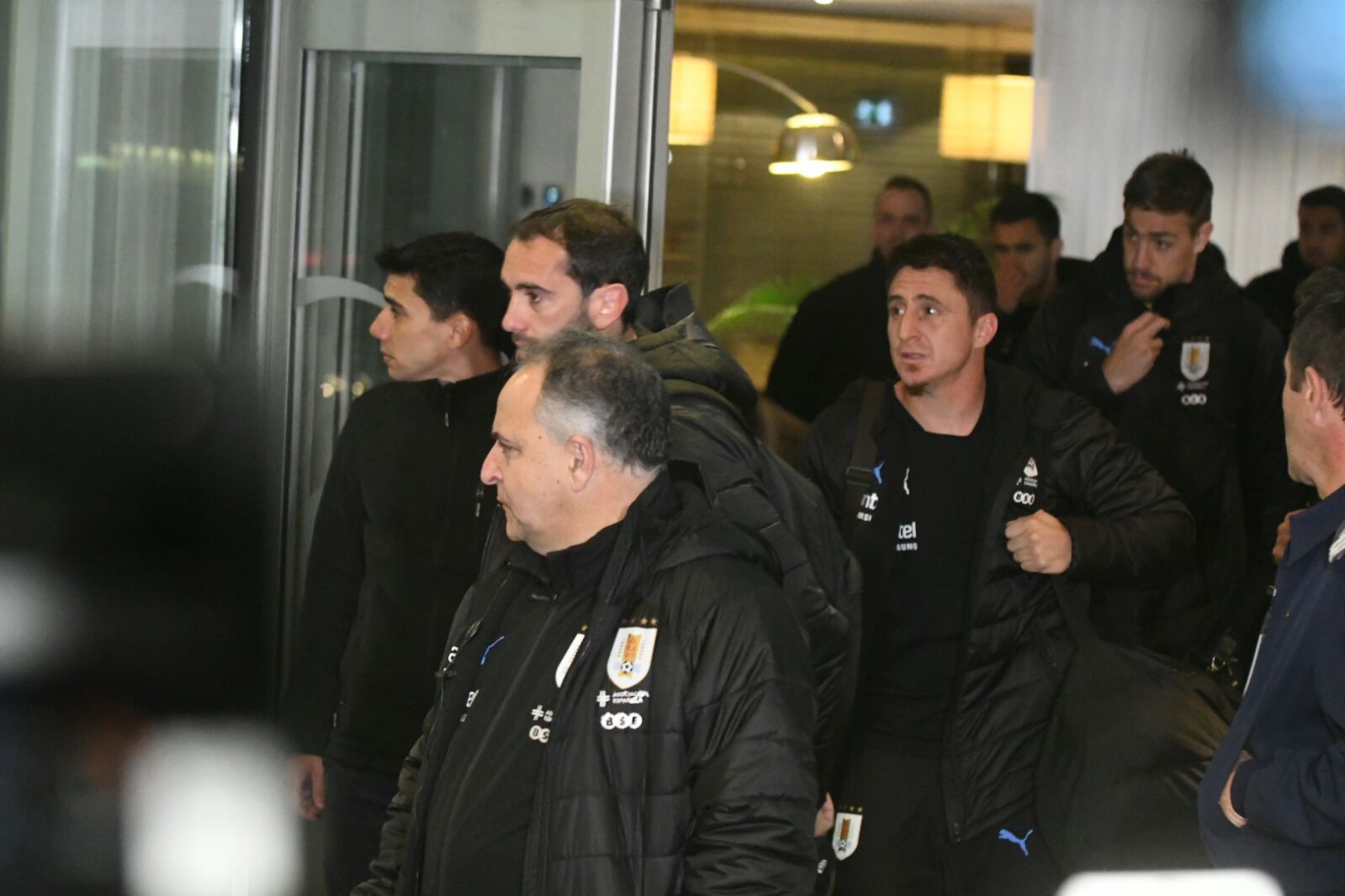 La llegada de los jugadores de la selección de Uruguay al aeropuerto de Carrasco. Foto: Francisco Flores