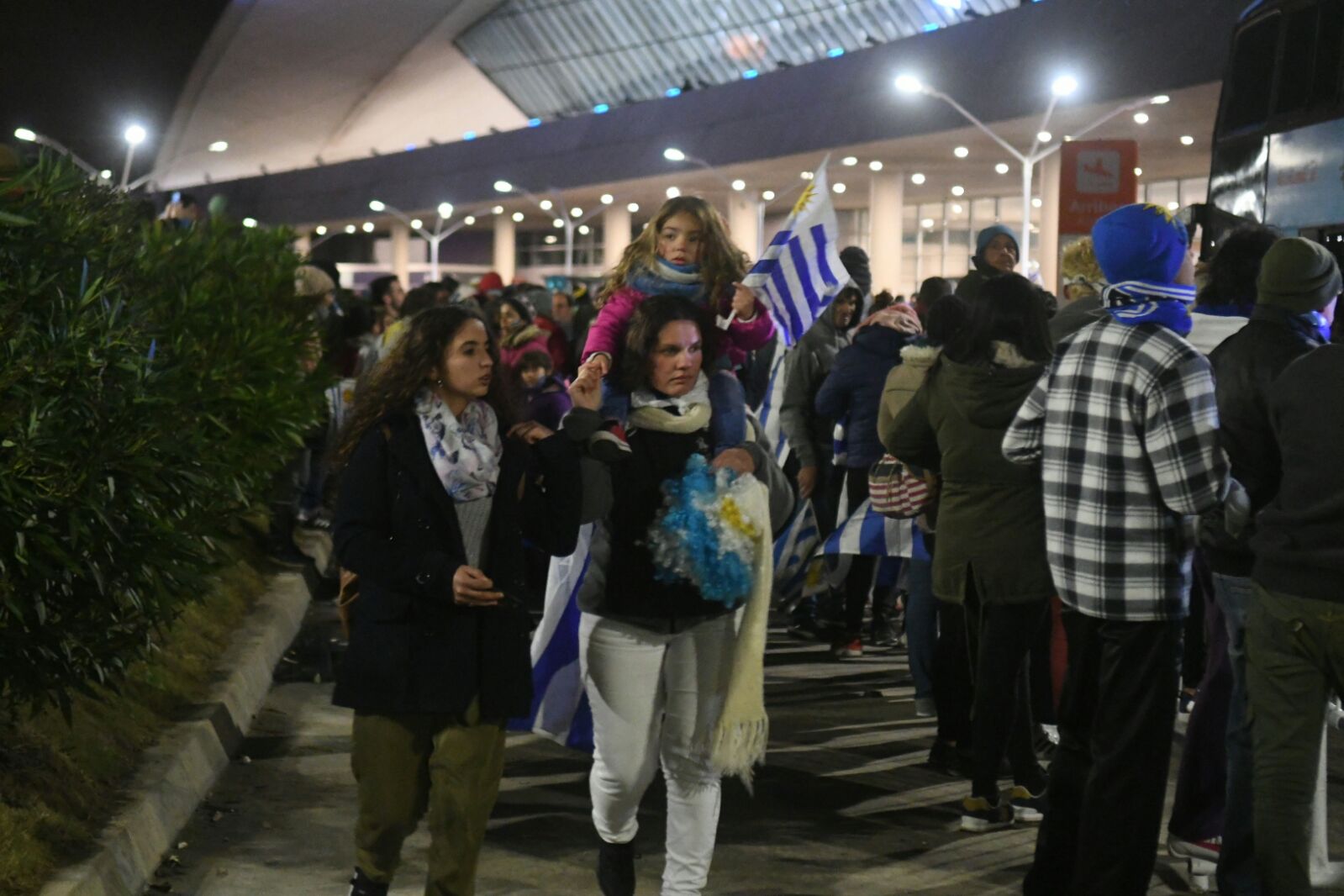 La llegada de los jugadores de la selección de Uruguay al aeropuerto de Carrasco. Foto: Francisco Flores