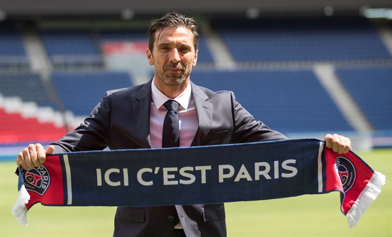 Buffón fue presentado en el PSG. Foto: EFE