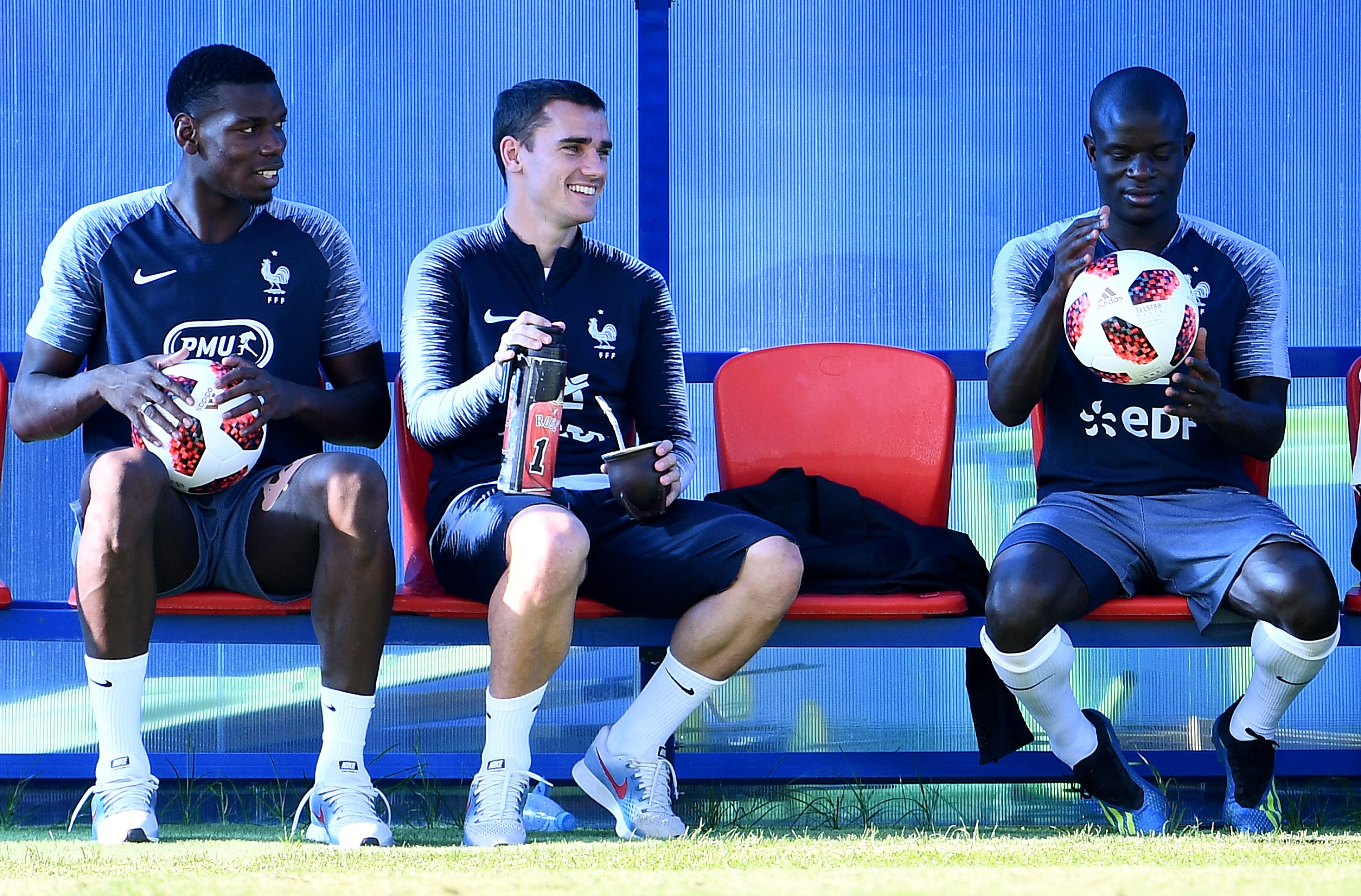 Paul Pogba y Antoine Griezmann tomando mate en Rusia 2018. Foto: AFP.