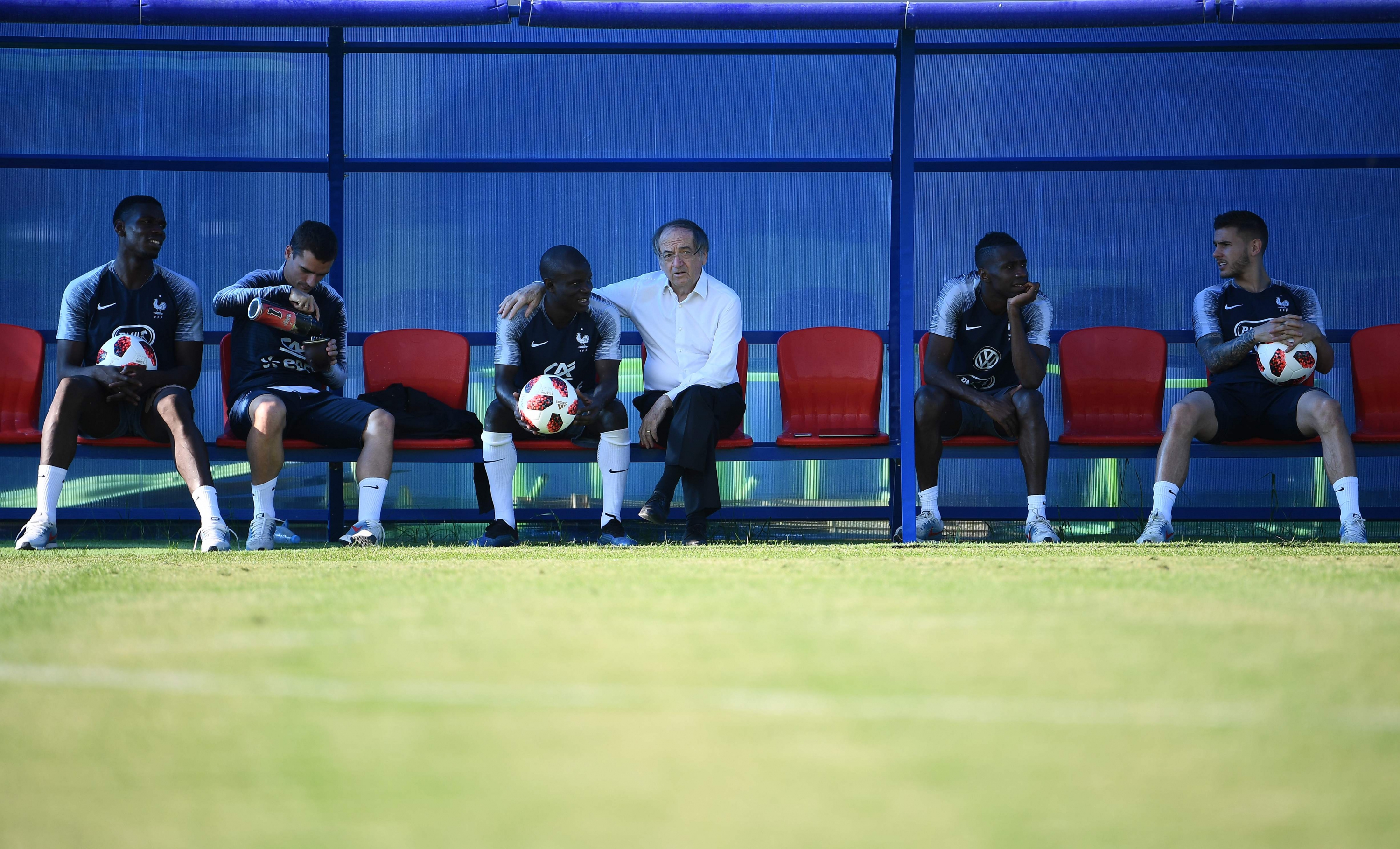 Paul Pogba y Antoine Griezmann tomando mate en Rusia 2018. Foto: AFP.