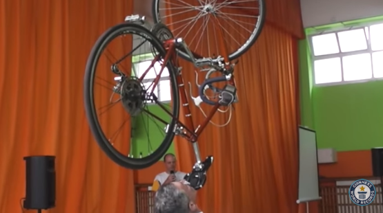 Ashrita Furman, el hombre con 200 récords Guinness. Foto: Captura